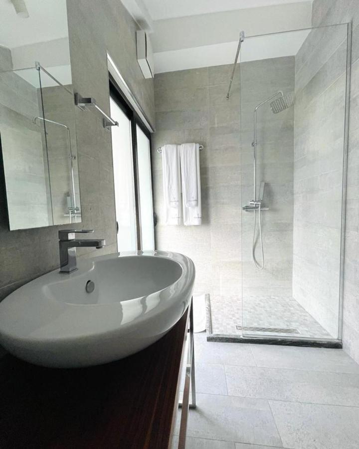 Vila Shard Boutique Hotel Tirana Exteriör bild