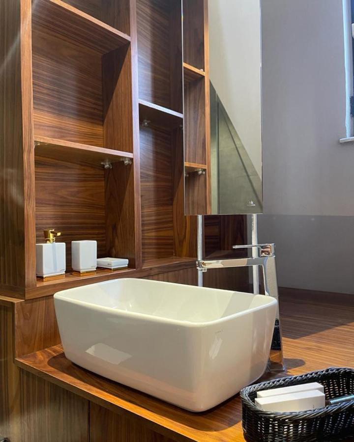 Vila Shard Boutique Hotel Tirana Exteriör bild