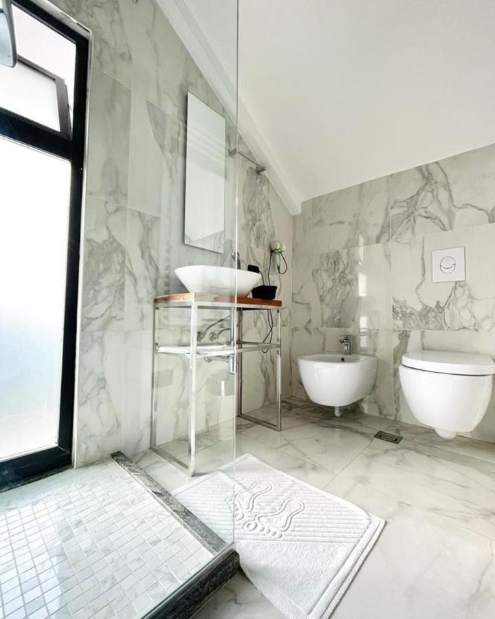 Vila Shard Boutique Hotel Tirana Exteriör bild
